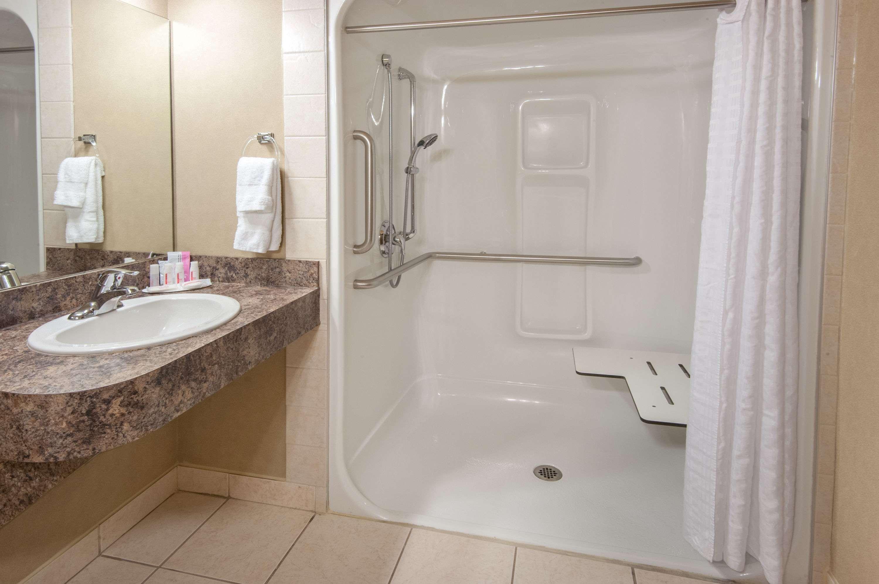 Ramada By Wyndham Drumheller Hotel & Suites Exterior foto